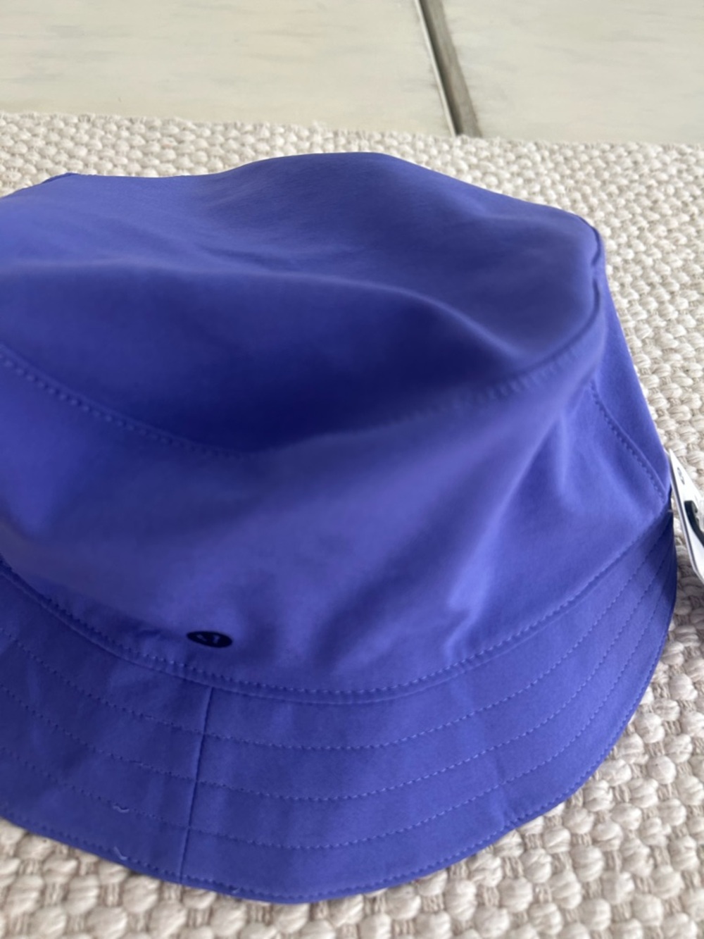 Lululemon bucket hat wear both ways! BNWT Black and Purple - Picture 6 of 7